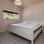8 Person Holiday Home In Vaeggerlose *